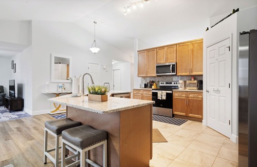 Drayton House | New remodeled home with patio in cul-de-sac. 12 sleep accommodating.