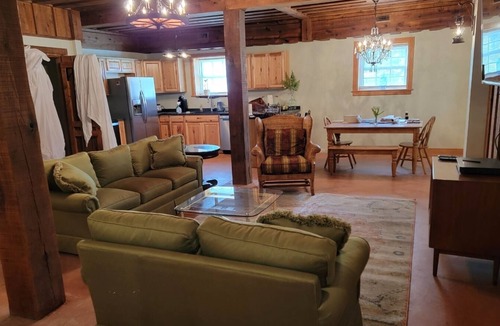Beckwith House | New River Gorge National Park 4 Bedroom 2 Bathroom