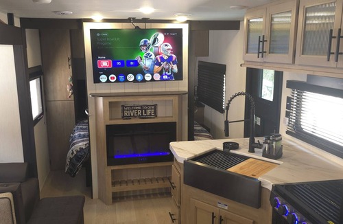 Prince House | New River RV Travel Trailer with 1 King bedroom and bunks - 2 small children.