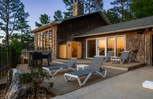 Mid America House | New Sauna, Private One Acre Lot, Saltwater Pool, New Outdoor Kitchen, Fire Pit