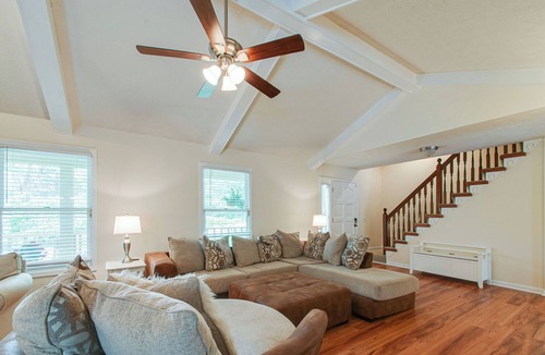 Bellevue House | NEW Secluded Pool Home 20 Mins to DWTN!
