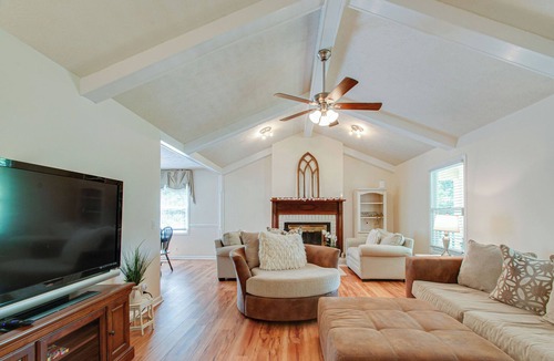 Bellevue House | NEW Secluded Pool Home 20 Mins to DWTN!