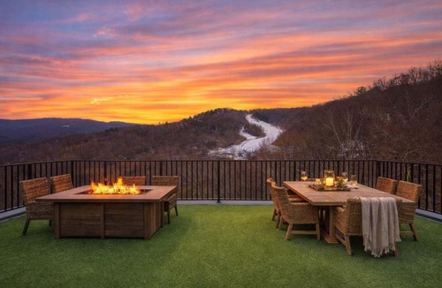Chalet Village House | *NEW* Sleeps 22 5BR Luxury Chateau Indoor Pool