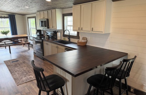 Primrose Cabin | NEW! Spacious Farmhouse Cabin, 30 acres w/Firepit, Pond, Waterfall, Trails