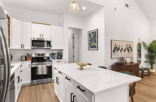 Faubourg Livaudais Apartment | New! Spacious Uptown HangOut - 3 Bed, 3 Bath