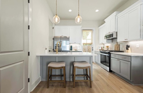 Lafayette Condo | NEW Steiner House River Ranch King Office Frame TV