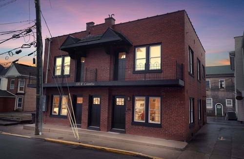 Somerset Apartment | NEW! Stylish Retro Stay, Columbia House Unit D