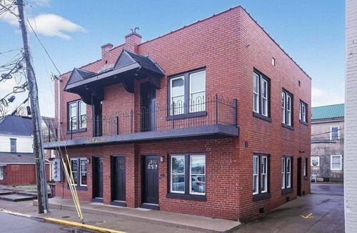 Somerset Apartment | NEW! Stylish Retro Stay, Columbia House Unit D