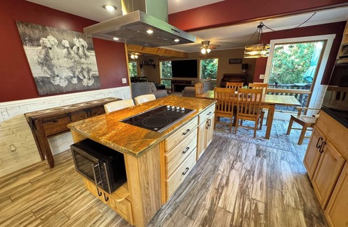Mayfield Cabin | NEW! TC Ranch Therapy - Hot Tub, Sauna, Pool Table