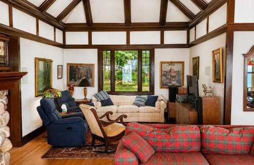 Frankfort House | NEW! The Frankfort Beach House - Spectacular!