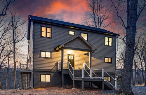 Rileyville House | NEW! The Hilltop Station