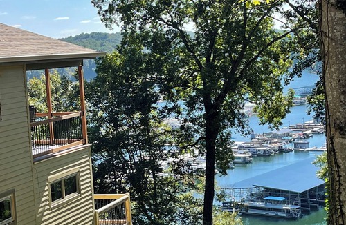 Jamestown Cottage | NEW!The Overlook @ Harbor Springs-2 miles from Jtown Marina! Lake Views+Parking