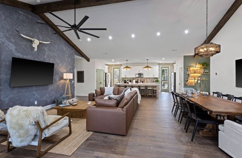 Greer House | New Urban Retreat! 2 homes 9 BR with PKL and BB Ct