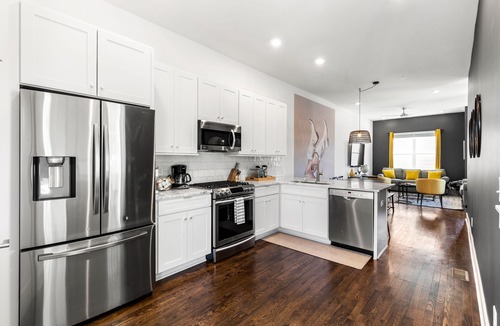 Hillsboro West End House | New, Walk to Hillsboro Village, ROOFTOP, SLEEPS 12!