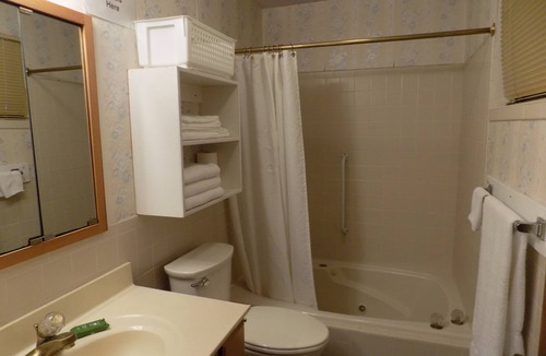 Lakeview House | Newlands Peaceful Escape, nice room close to River for get away for two people.
