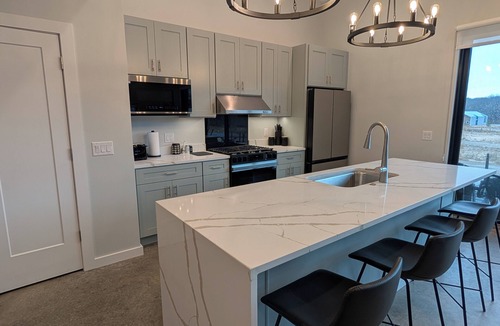 Stevensville House | Newly built luxury retreat with Heated Pool,Hot Tub, Near Beaches & Wineries