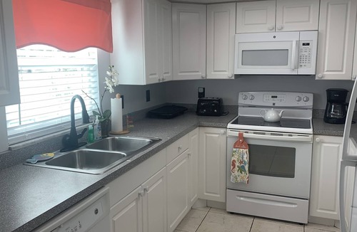 Englewood South Condo | Newly Listed 1st Floor ground level Condominium, 2 Bed, 2 Bath Unit 10-101.