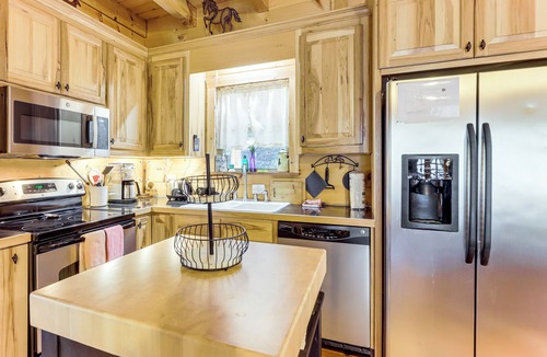Suches Cabin | Newly Refreshed! Suches Cabin w/Deck, Fire Pit