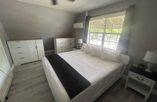 Sallisaw Apartment | Newly remodeled 1-bedroom apartment in charming Sallisaw with AC & granite
