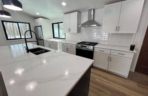 Iron Mountain House | Newly remodeled Lakefront 4-bedroom house with AC and WiFi in Iron Mountain