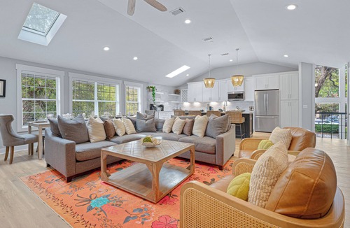 North Forest Beach House | Newly Renovated 60 StepstoBeach Pool FirePit * Screen Patio * Walk to Coligny
