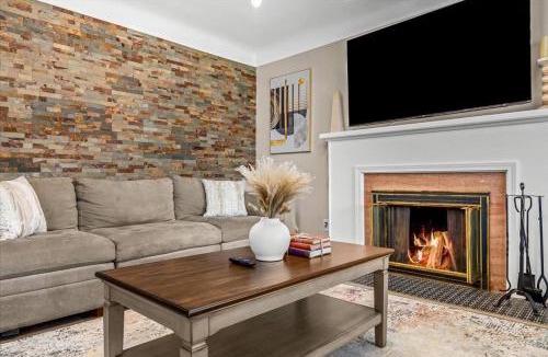Dearborn House | Newly Renovated 4 Bedroom 2 Bath Downtown Dearborn
