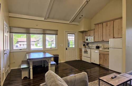 Boyne Falls House | Newly Renovated 4BR/4BA Pet-Friendly, Best Walking Location At Boyne Mountain