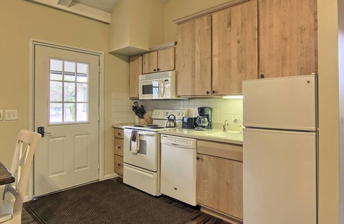 Boyne Falls House | Newly Renovated 4BR/4BA Pet-Friendly, Best Walking Location At Boyne Mountain
