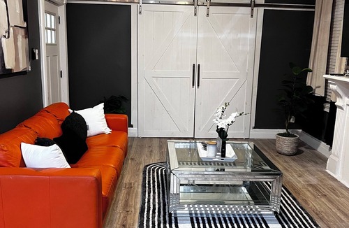 Walnut Hills Apartment | Newly Renovated Apartment Near Universities & Hospitals—Quiet, Convenient Stay