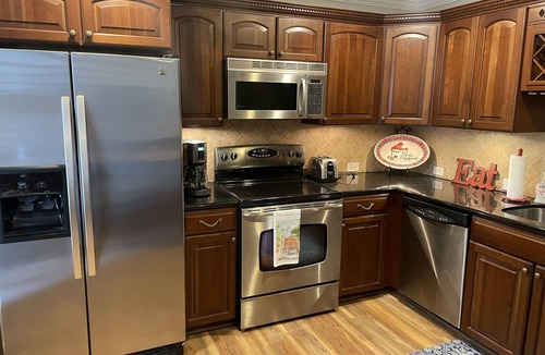 Oxford Condo | Newly Renovated Charming Oxford Condo Located Steps to the Square!