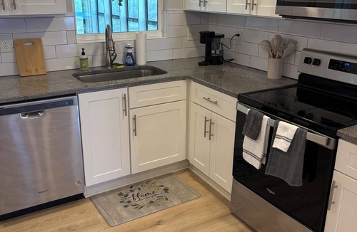 Glencliff House | Newly renovated cottage home only 12 minutes from downtown Nashville!