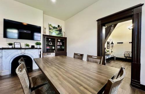 Lindenwald House | Newly Renovated Historic mansion ☆ 8 Bedrooms