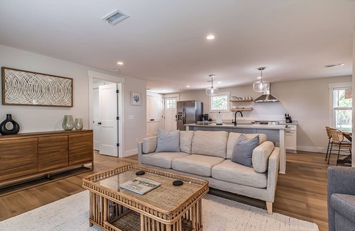 Burton House | Newly Renovated LowCountry Cottage with Marsh Views - Sleeps 6