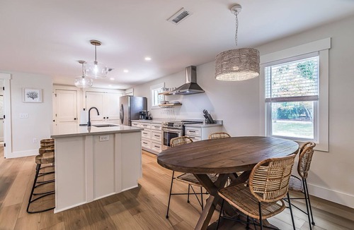 Burton House | Newly Renovated LowCountry Cottage with Marsh Views - Sleeps 6
