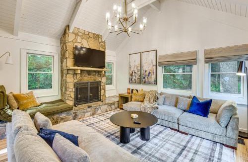 Sapphire House | Newly Renovated: Pet-Friendly Sapphire Retreat!