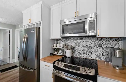 Shelby Park House | Newly Renovated |Private Yard | Close to Downtown