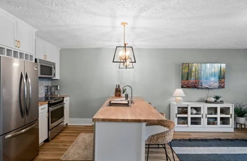 Shelby Park House | Newly Renovated |Private Yard | Close to Downtown