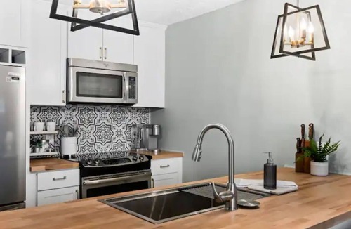 Shelby Park House | Newly Renovated |Private Yard | Close to Downtown