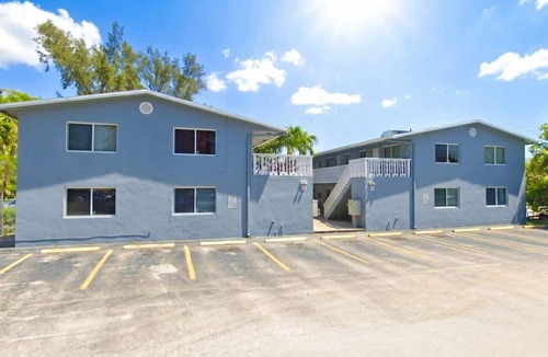 Poinciana Park Apartment | Newly Renovated 2BR Near Beach, Airport & Las Olas