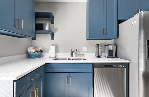 Old Village House | Newly Renovated - Walk to Shem Creek Restaurants!