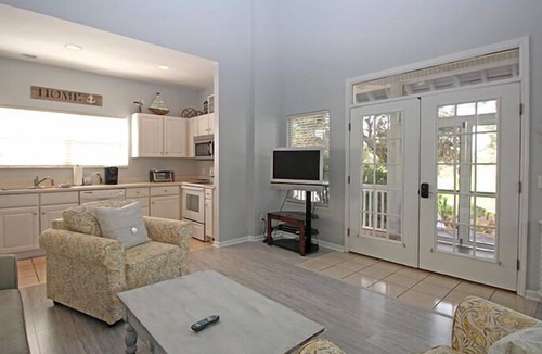 Saint Helena Island Cottage | Newly Updated Cottage w/ Amazing Golf Course Views - Near Marina & Beach