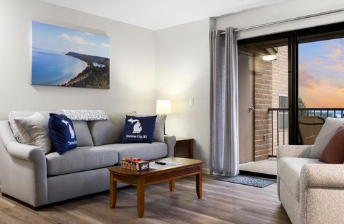 Williamsburg House | Newly Updated Lakeview Golf Retreat 1BDR Condo Resort 5057