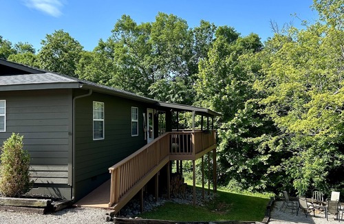 Falls of Rough Cottage | Newly updated Rough River Cottage with deck, grill and firepit!