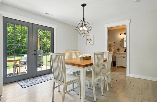 Batavia House | Next to lake, 30 minutes to downtown Cincinnati, fire pit, grill, foosball.
