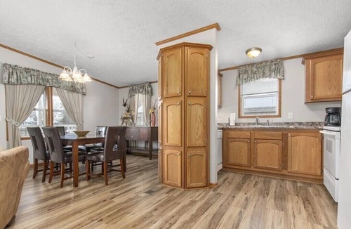 Fremont Cottage | NFL DRAFT WolfRiver Cabin C, 2-Bedrooms, Sleeps 8