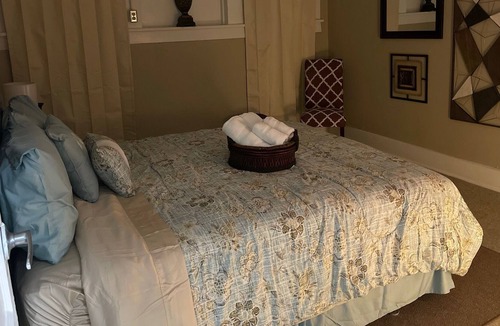 Freetown - Port Rico House | Night at the Museum-Historic home with front porch near Downtown sleeps 8