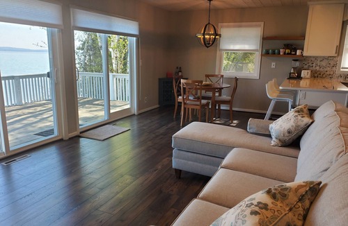 Bay Shore Cottage | Nine Mile Point Cottage on Lake Michigan