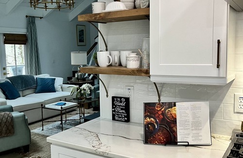 Sky Valley Cottage | nMODERN FARMHOUSE RETREAT WITH POND VIEW - ADULTS ONLY