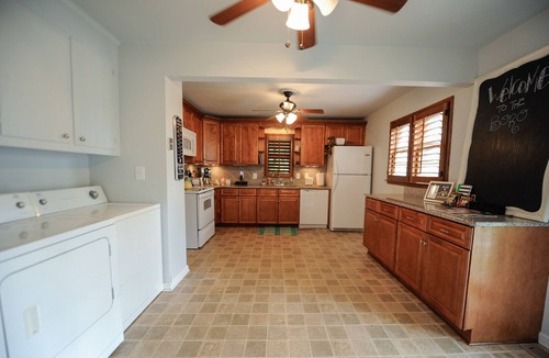 Murfreesboro House | NO CLEANING FEE! Blue Door Cottage - Fast Fiber Wi-Fi - Sleeps 9