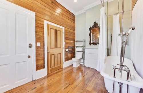 Lower Garden District Apartment | NOLA Cottage